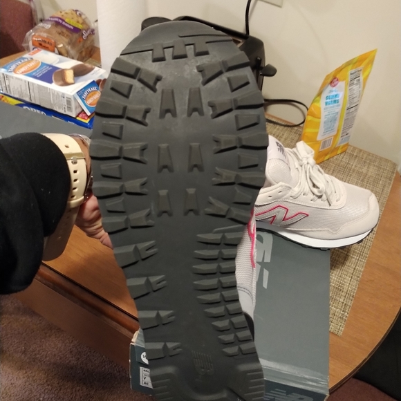 New balance - Picture 4 of 5
